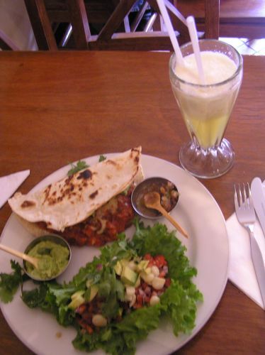 The food in Peru is soooo good - all washed down with a Pisco Sour! ©Venus Adventures