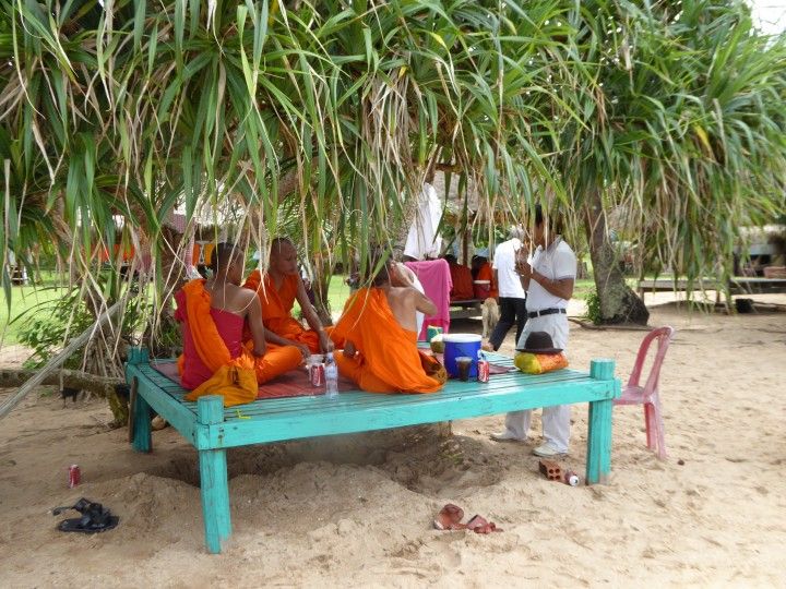Monks having lunch on the beach ©Venus Adventures