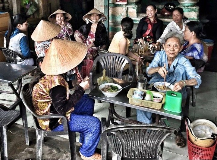 Cafe life, Vietnam ©Venus Adventures